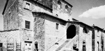 Black and white photo: a detail of the ancient building - Monastero
									San Silvestro