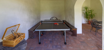 Foto di un tavolo da ping pong