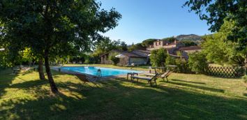 The swimming pool and the park in Monastero San Silvestro Farmhouse